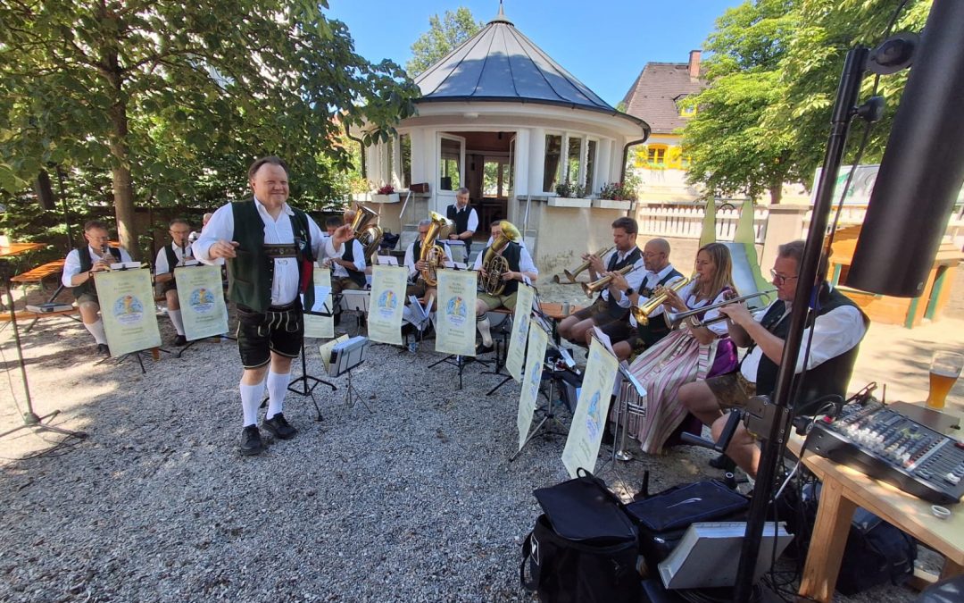 Blasmusik und Tracht im Biergarten des „Gasthof zur Post“ in Haar (ehemals Prunkhof des neuen Rathauses München) am Samstag 11. Juli 2026 ab 11.00 Uhr
